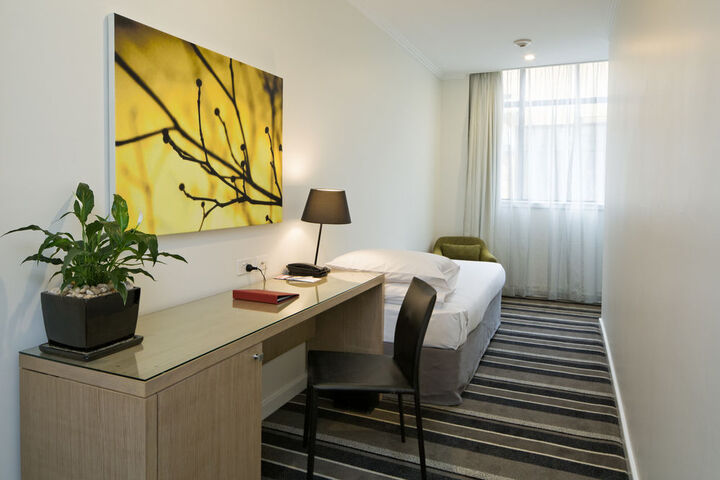 Room 10 of 26