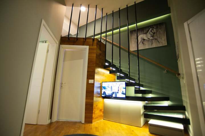 Room 32 of 253