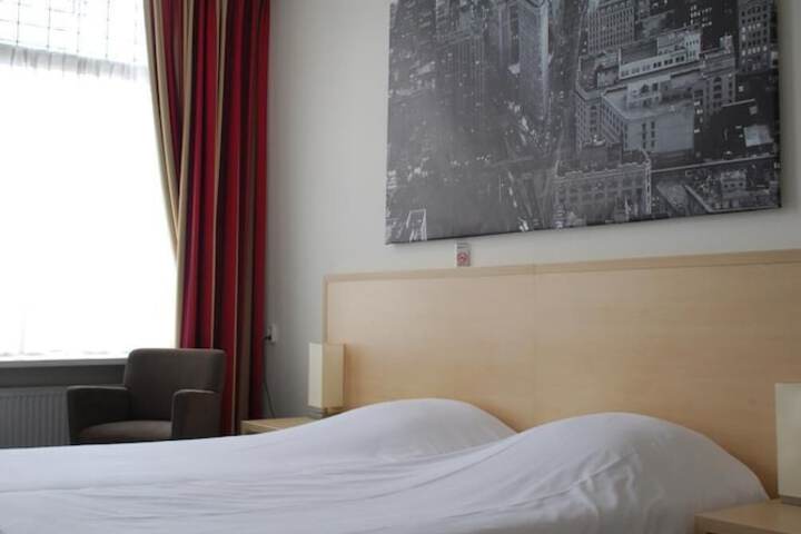 Room 9 of 29