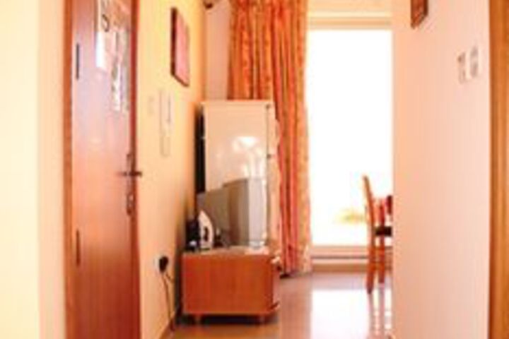 Room 8 of 18
