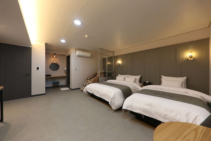 Room 21 of 100