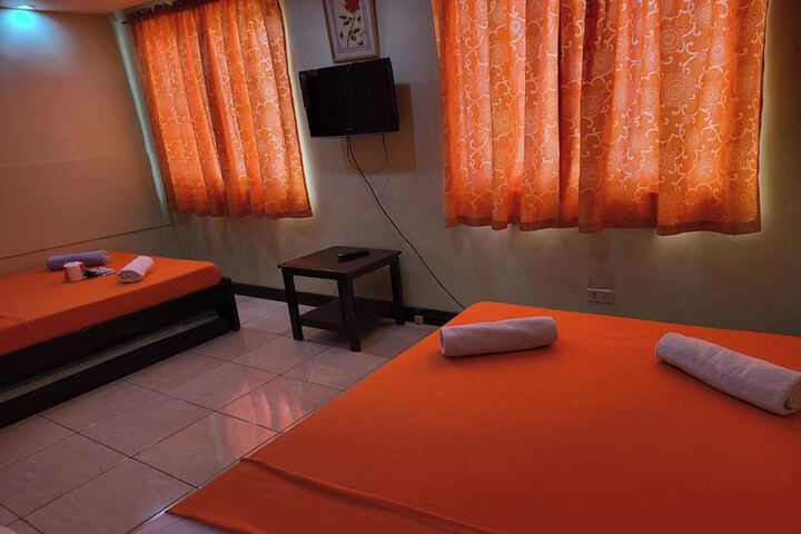 Room 9 of 28