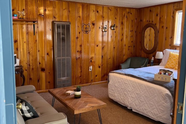 Room 6 of 236