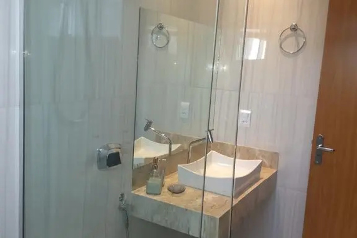 Room 10 of 22