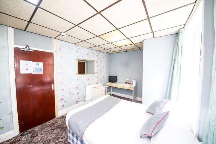 Room 7 of 19