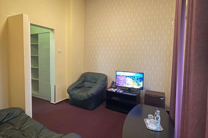 Room 34 of 151