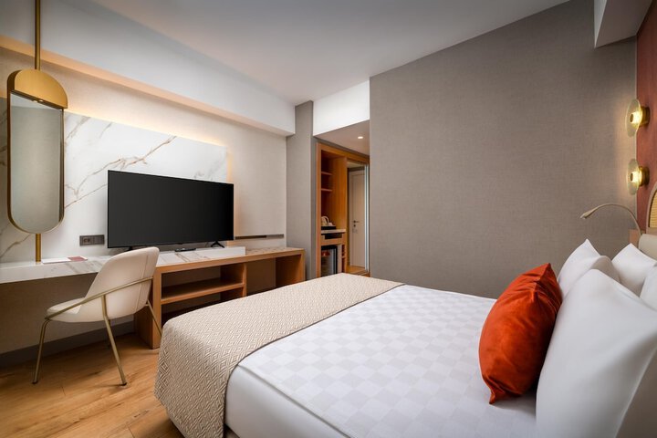 Room 15 of 135