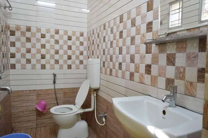 Room 15 of 18