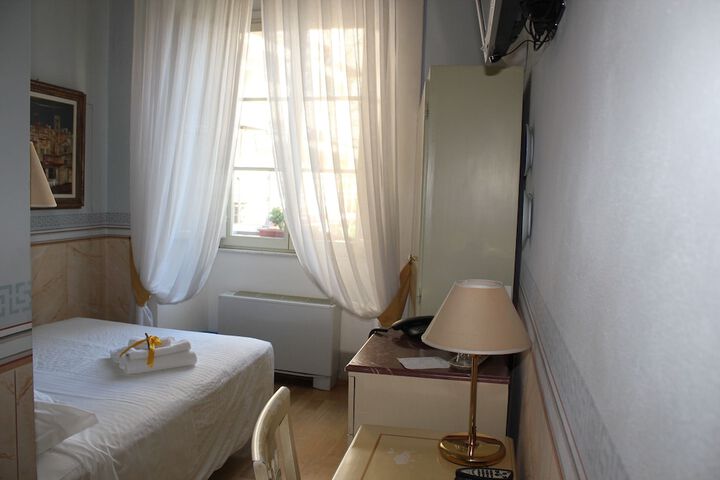 Room 21 of 50