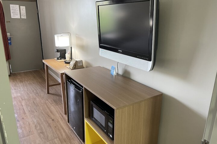 1 King Bed Accessible (8 of 39)