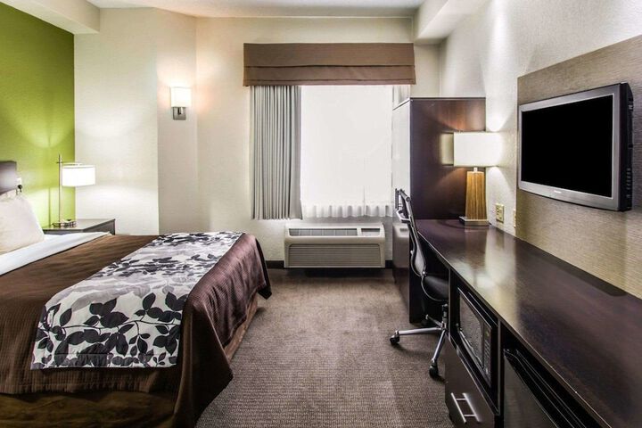 1 King Bed (1 of 15)
