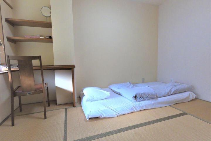 Room 18 of 39