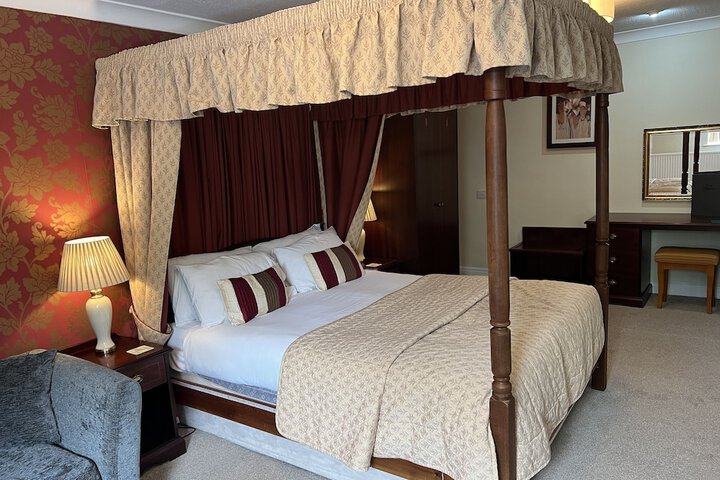Room 8 of 83