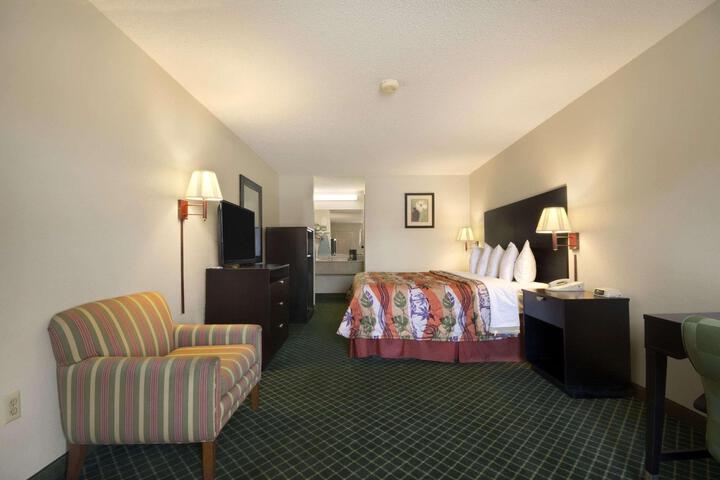 1 King Bed Accessible (12 of 12)