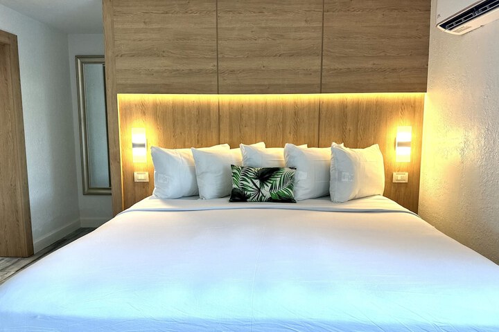 Room 8 of 90