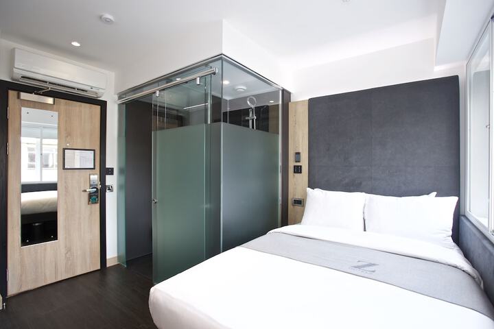Room 6 of 33
