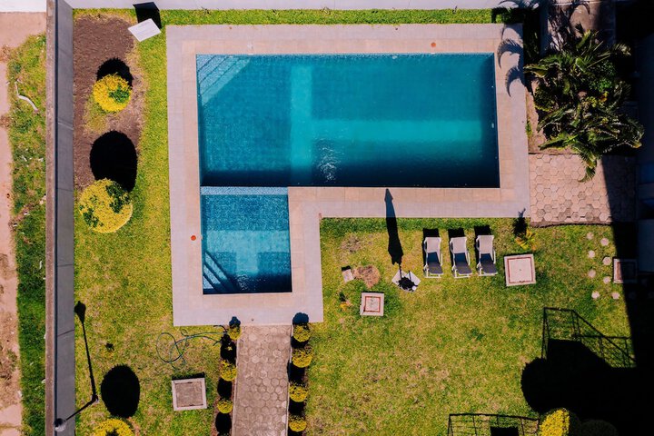 Pool 21 of 32