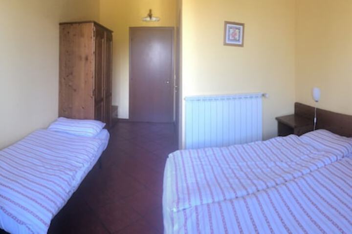 Room 4 of 65