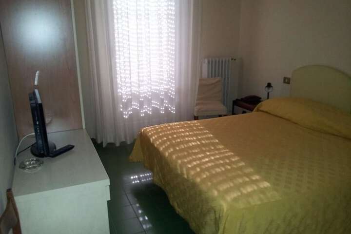 Room 8 of 44