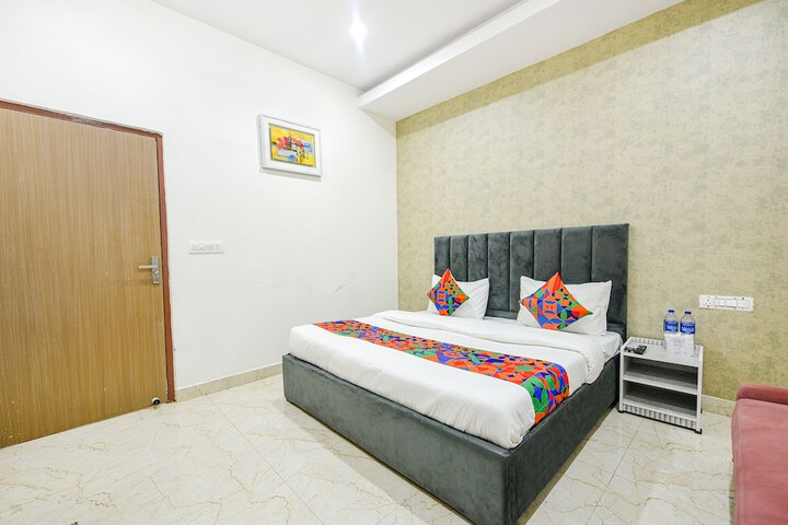 Room 21 of 32