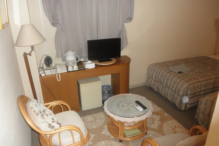 Room 10 of 63