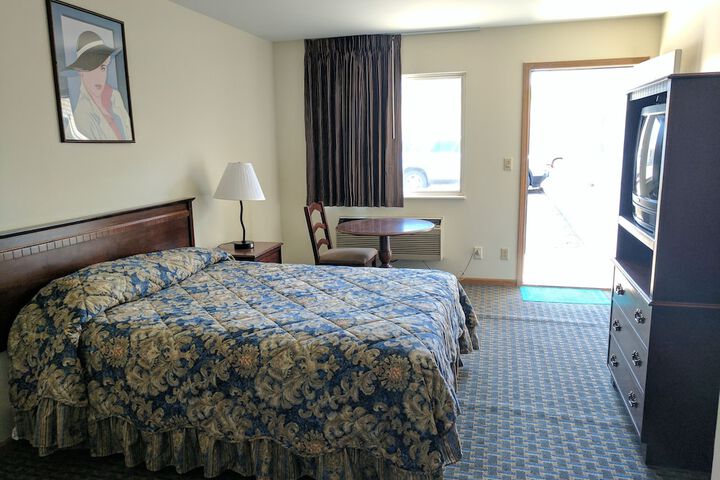 Room 10 of 32