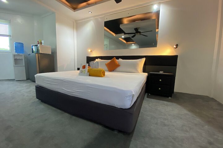 Room 84 of 403