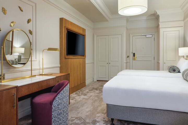 Room 40 of 182