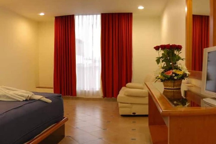 Room 6 of 37