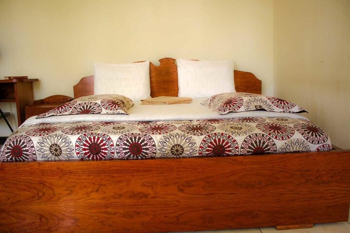 Room 4 of 28