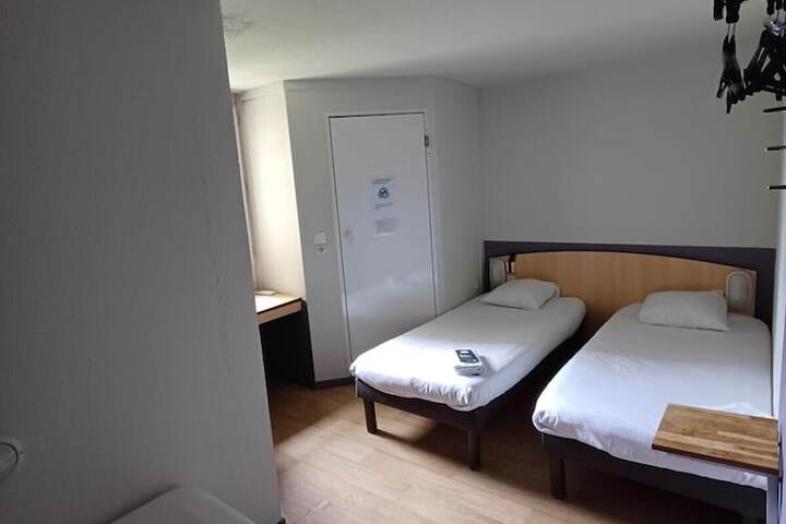 Room 7 of 24