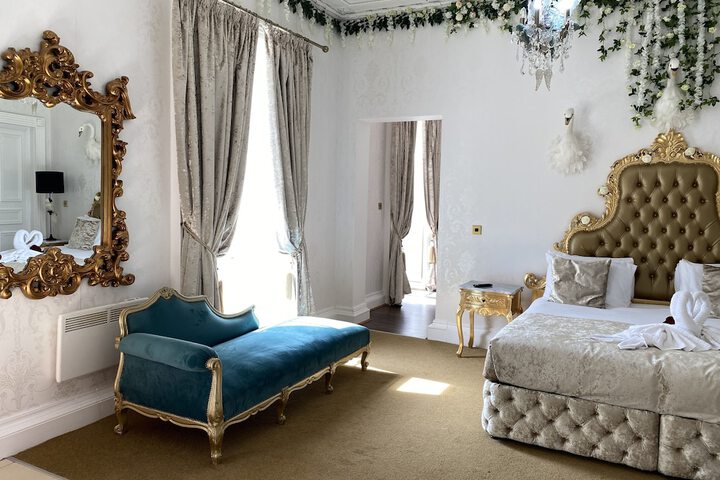 Room 3 of 99