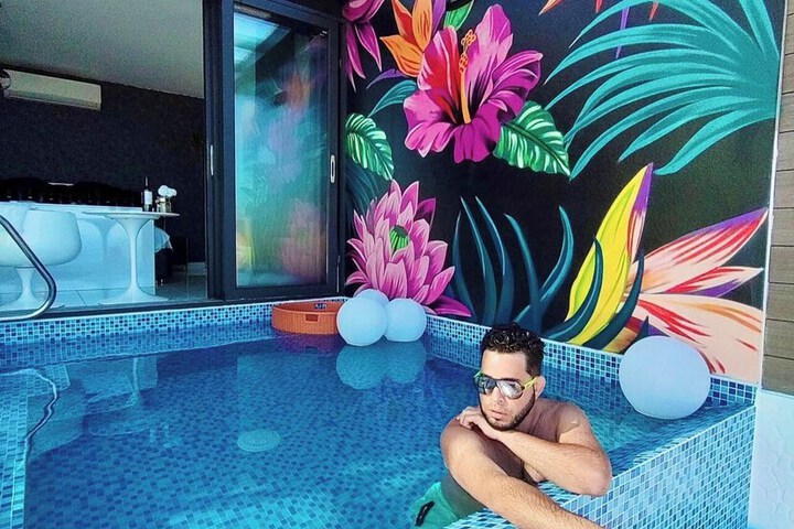 Pool 48 of 77
