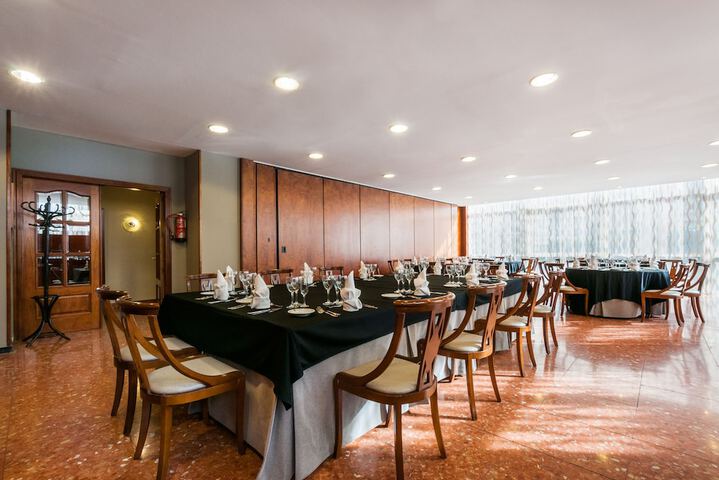 Ballroom/Hall 34 of 42