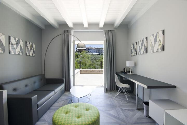 Room 4 of 37