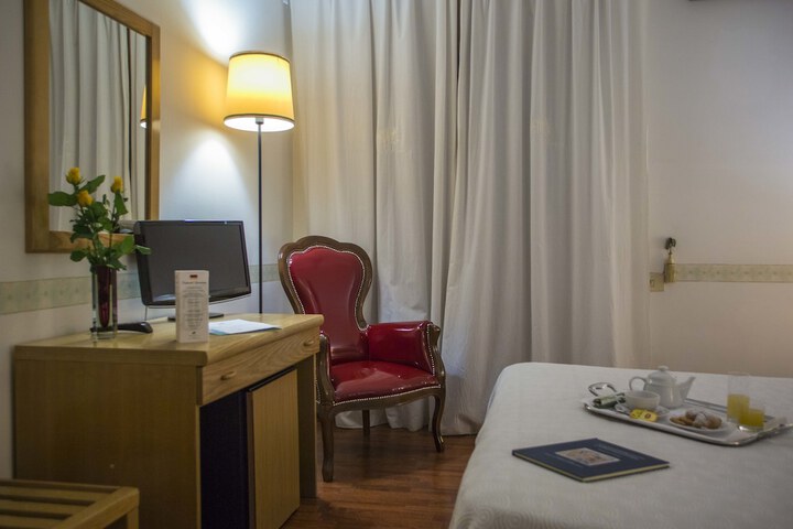Room 4 of 42