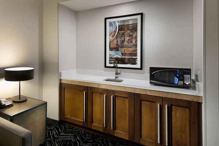 1 King Bed Hearing Accessible (6 of 19)