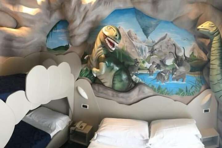 Room 5 of 37