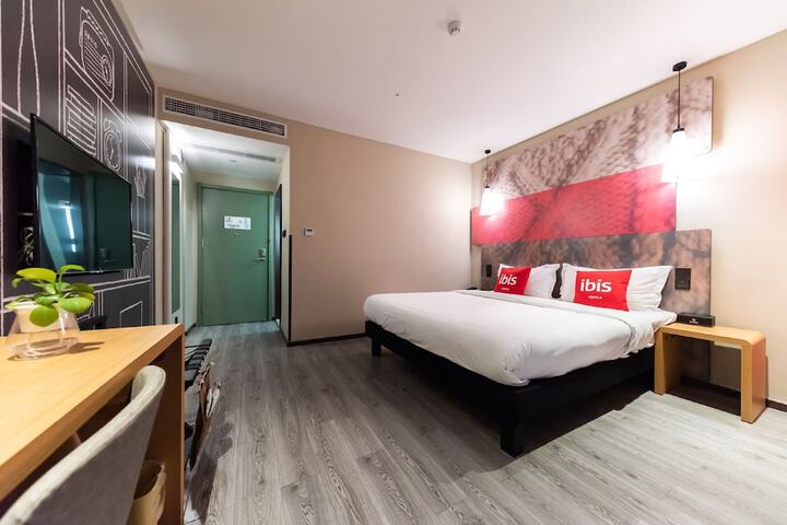 Room 6 of 23