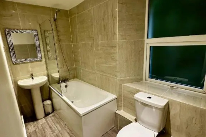 Room 8 of 10