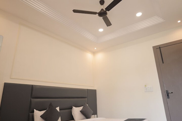 Room 12 of 24