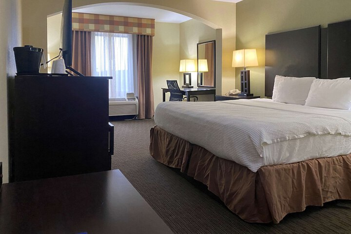 1 Queen Bed Promotional (7 of 11)