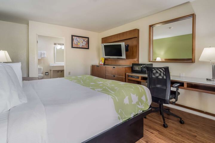 Standard King Bed Accessible (8 of 12)