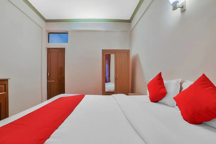 Room 6 of 11