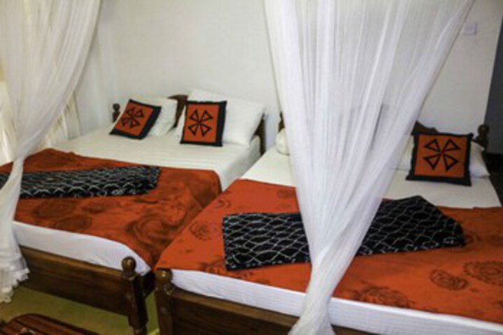 Room 5 of 10