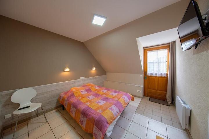 Room 10 of 31