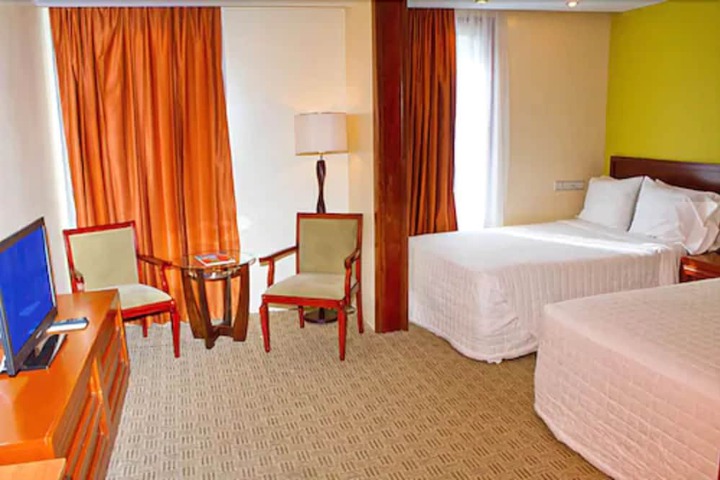 Room 14 of 60