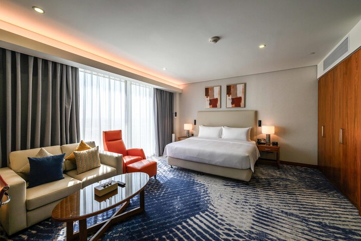 Room 27 of 106