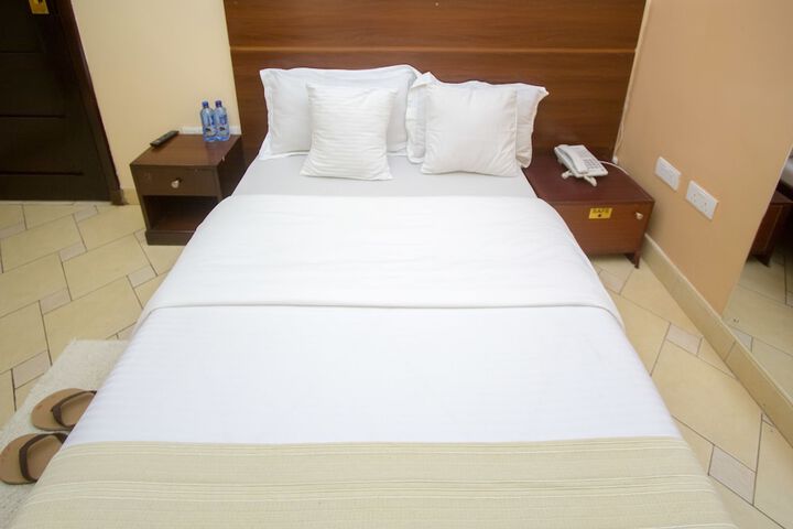 Room 3 of 89