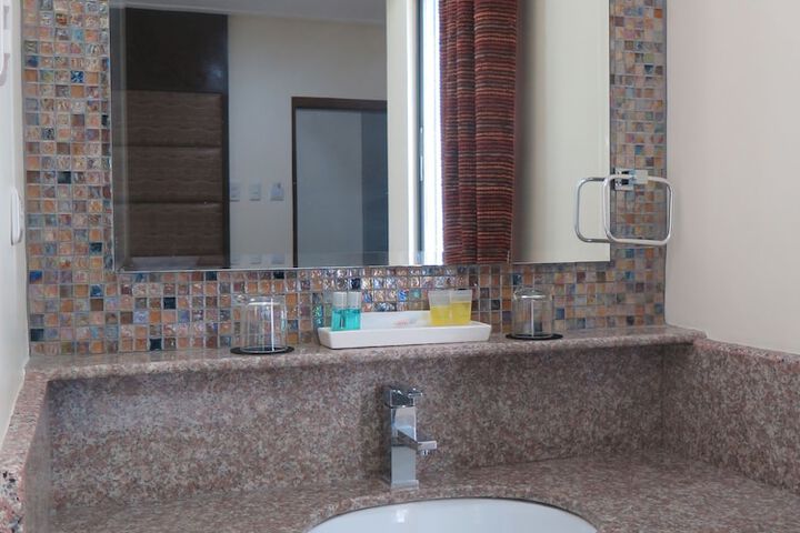 Room 27 of 41